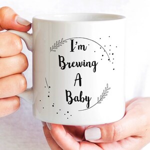 New Mom Mug, Baby Announcement Pregnancy Reveal Gift, Pregnancy Gift Tea Coffee Mug - I&#39;m Brewing a Baby
