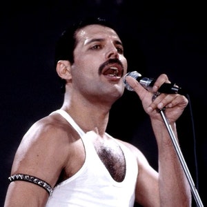 Freddie Merkur Armband, Maßanfertigung, Lederarmband, Lederarmband mit Nieten, Rock