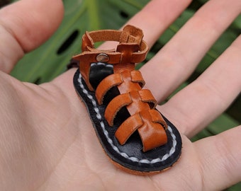 Leather Key Holder, Sandals Keychain, Leather Keychain, Leather Key Fob, Leather Key Ring, Leather Sandals, Roman Keuchain