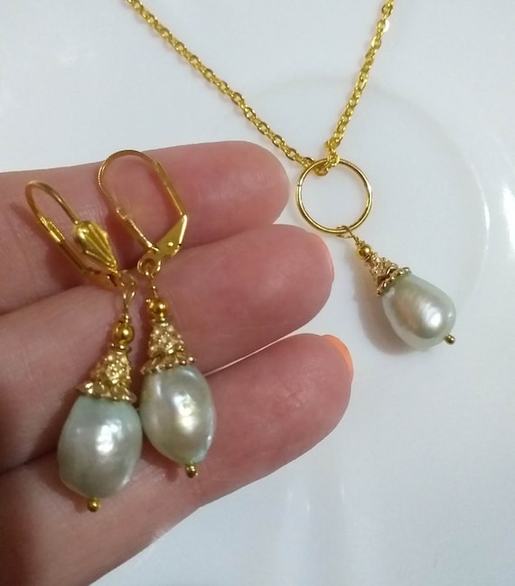 Pearl Gold jewelry set light green big pearls gold set necklace and earrings Boho green pearl jewelry set Antique style set Gift set for her