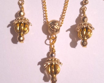 Victorian gold jewelry set golden set necklace and earrings Bohemian set Gold tone pendant filigree Antique vintage style set Gift gold set