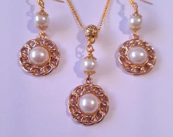 Conjunto de joias vitorianas em ouro com pérolas, colar e brincos em filigrana dourada, conjunto de joias boho, conjunto de corrente de ouro com pérolas, joias vintage, conjunto para presente.