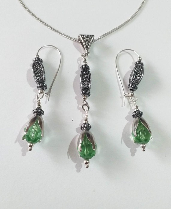Emerald green Victorian silver jewelry set necklace earrings Boho jewelry set Silver jewelry set Bohemian set Vintage emerald green jewelry