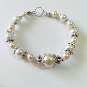 Viktorianischen Silber Perlenarmband weißes Perlenarmband Boho Armband Braut Armband Hochzeitsarmband Geschenk für ihren Perlenschmuck Jahrestag