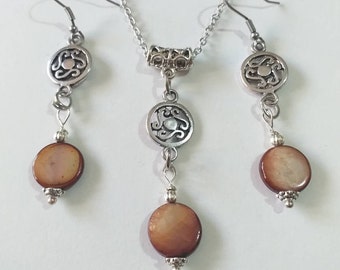 Brown Mother of pearl Silver jewelry set earrings and necklace Victorian jewelry set Boho jewelry brown mother of pearl jewelry gift for her