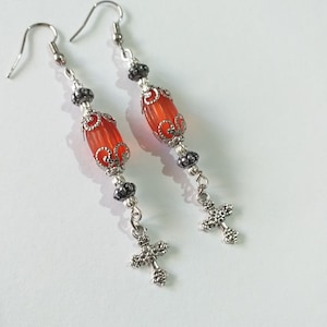 rode gotische oorbellen zilveren kruis oorbellen Victoriaanse filigraan oorbellen Boho oorbellen Boho zilveren rode oorbellen Kruis gotische oorbellen cadeau
