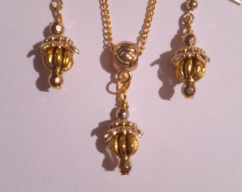 Set di gioielli in oro vittoriano set dorato collana e orecchini Set Boho Ciondolo tono oro in filigrana Set stile vintage antico Set regalo in oro