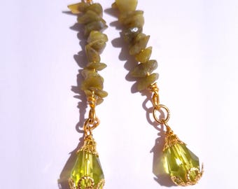 Peridoot smaragdgroene kristalgouden oorbellen Boho-oorbellen gouden oorbellen Crystal druppeloorbellen peridoot oorbellen olijfgroene oorbellen cadeau