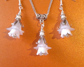Whyte flower silver jewelry set wedding jewelry pearl set necklace earrings flower earrings Boho pearl set Victorian flower white jewelry