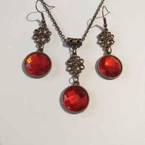 Viktorianischer rubinroter Bronze Schmuckset rotes Set Halskette Ohrringe Boho Schmuckset faux Kristall vintage rubinrotes Geschenk für Sie