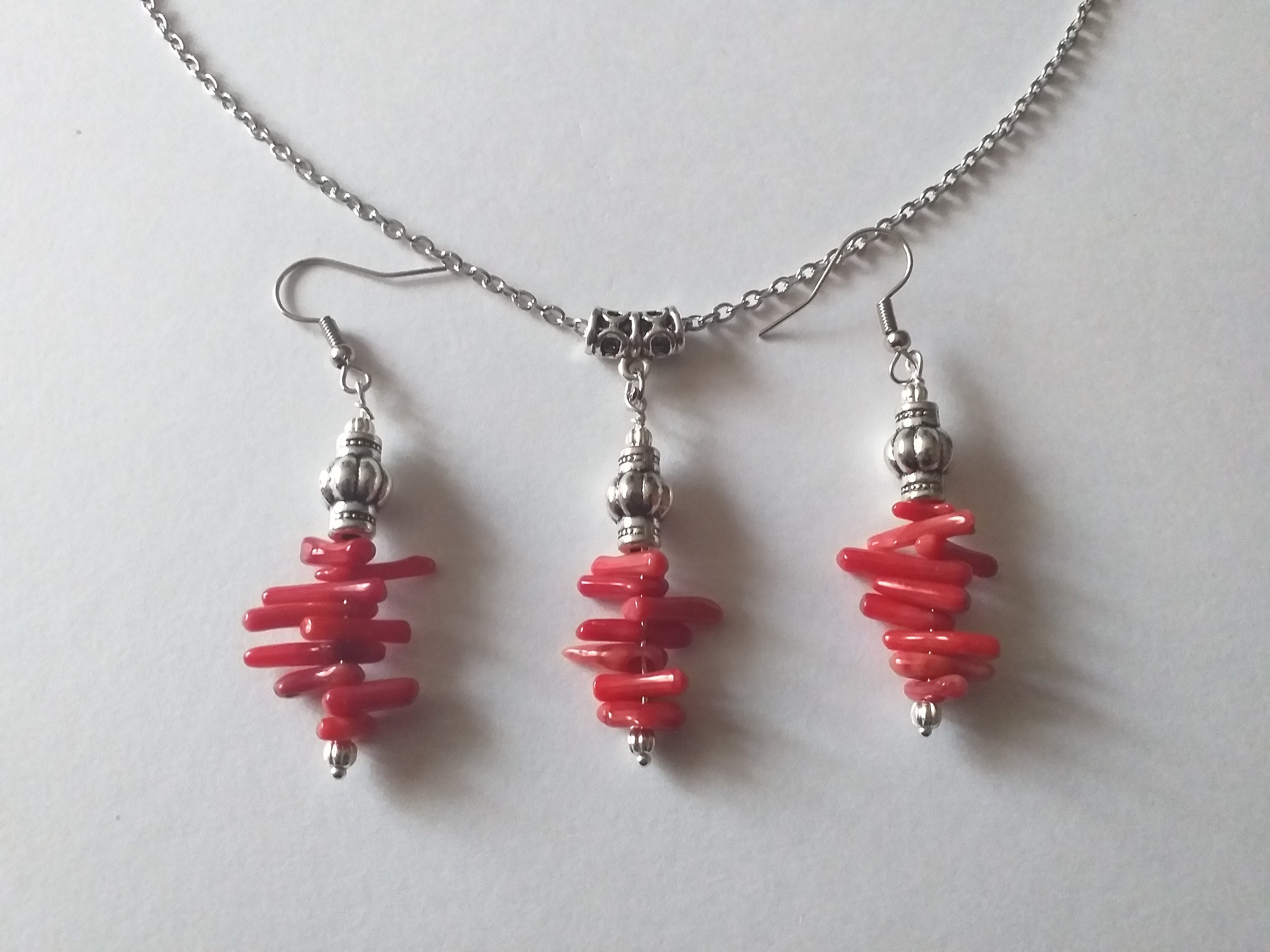 Boucles d'oreilles Corail en résine couleur corail doré à l'or fin