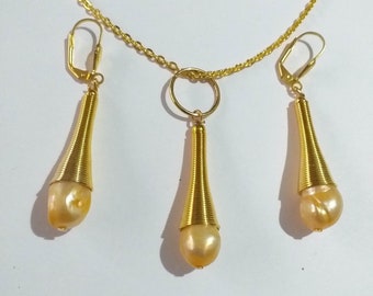 Conjunto de joias de pérolas de ouro Conjunto de pérolas grandes conjunto de ouro colar e brincos Conjunto de joias de pérolas Boho Conjunto de estilo antigo Conjunto de presente para seu conjunto de pérolas de ouro