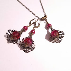 Victorian rubinrot Bronze Schmuckset Boho Schmuckset Ohrringe Kette filigrane Blume rubinrot Set Antikset Gothic Hochzeitsset Geschenk
