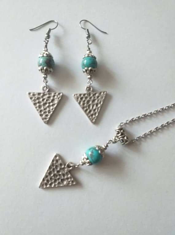 Turquoise set Boho necklace and earrings Bohemian necklace and earrings Silver turquoise hammered pendant set Vintage style turquoise