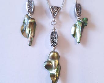 Conjunto de joyas de plata con perla verde, conjunto de joyas de perla barroca verde, collar, pendientes, conjunto de joyas único, conjunto bohemio, joyería de perlas, joyería artesanal