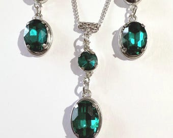 Emerald green crystal jewelry set  green set necklace earrings Victorian jewelry set Boho set oval green set green earrings green necklace