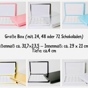 May include: A collection of open boxes in various colors, including pink, silver, and blue, each containing small compartments. The boxes are rectangular with a lid. Text on the image reads: "Gro&szlig;e Box (mit 24, 48 oder 72 Schokoladen) Au&szlig;enma&szlig; ca. 12.5 x 9.25 inches - Innenma&szlig;: ca. 11.4 x 8.25 inches - Depth: ca. 1.6 inches."