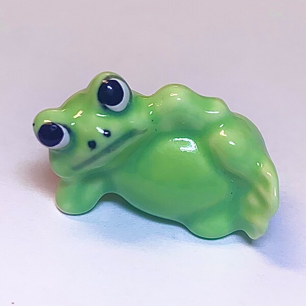 Vintage Bug House Reclining Frog