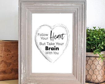 Sigue tu corazón, pero llévate tu cerebro contigo. Cotización imprimible. Descarga instantánea, arte de pared, cita de Humous.