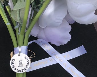 Bouquet charm with customized ribbon
