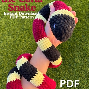 Può includere: Schema a uncinetto per un giocattolo amigurumi a forma di serpente corallo. Il serpente è rosso, nero e giallo con una striscia bianca. Lo schema è disponibile come download immediato in PDF.
