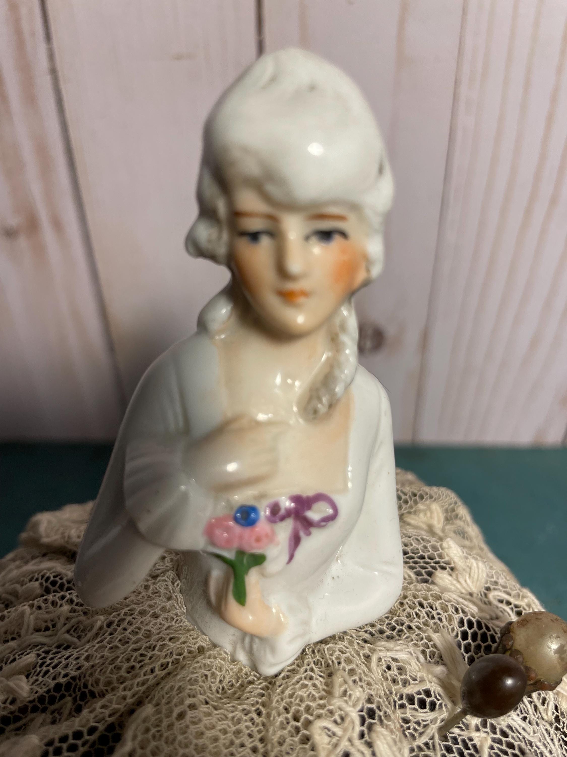 アンティークのハーフドールピンクッション、手描き、フランス人女性