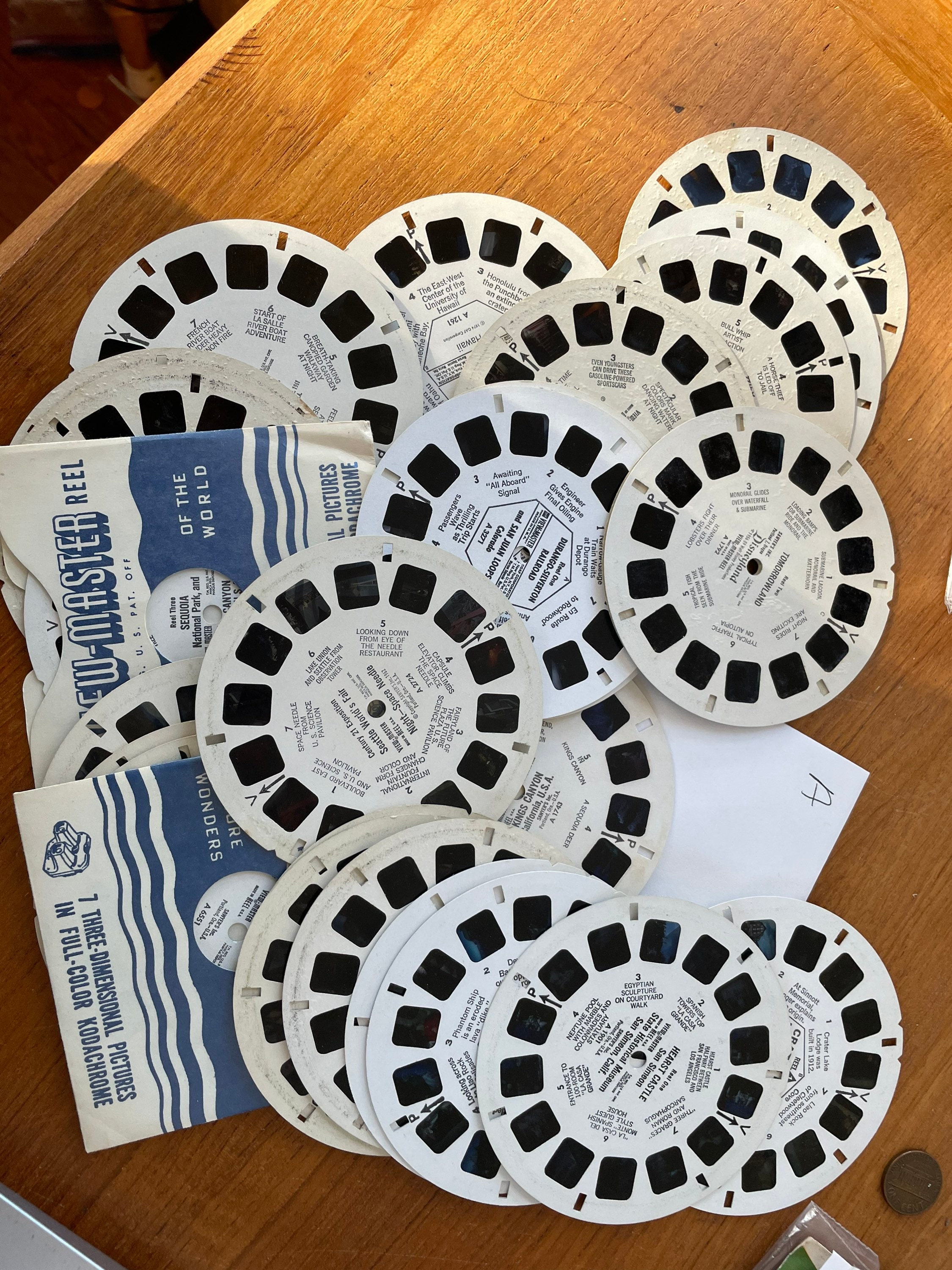 200 ViewMaster Reels, Many 1940's/1950's + Booklets & Envelopes + 2 old  Viewers