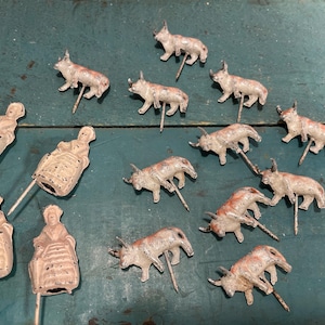 Antique metal figurines, farm figures, Barclays, Britains, Johillco, John Hill co, lead toy figures