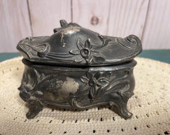 Vintage smyckeskrin, litet smyckeskrin, viktoriansk, matt silvermetall, mörk akademi, fåfänga, gotisk present