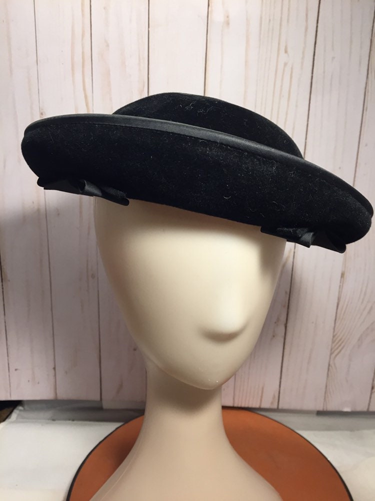 Vintage Higbees Dolly Madison Avant Garde Gathered Wool Riding Cloche Helmet Hat Avant garde × hats - Gem main image 4