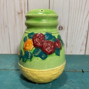 Vintage cottageware style sugar shaker, muffineer, Japanese majolica, hand painted, made in Japan, farmhouse kitchen, vintage vanity