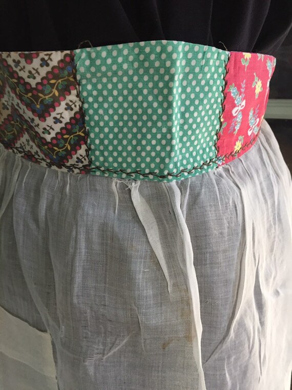 Vintage handmade apron, patchwork, hand embroider… - image 9