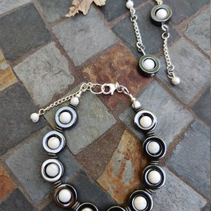 Zwart-witte kralenarmband sieradenset