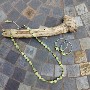 Chartreuse Choker & Hoop Ohrringe Set