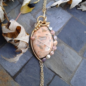 Gouden jaspis-hanger met luipaardprint