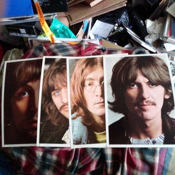 The Beatles 2xLP, White Album. Original 1968 U.S. press. Includes the "4 beatles head shots" & the "impossible to find" White Album Poster !