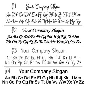 Peut inclure: Quatre exemples num&eacute;rot&eacute;s d'un alphabet en &eacute;criture cursive avec le texte "Your Company Slogan" au-dessus de chaque alphabet. L'alphabet comprend les lettres majuscules de A &agrave; Z.