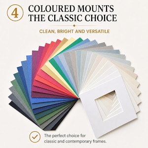 Puede incluir: Un abanico de paspart&uacute;s cuadrados de papel en una gran variedad de colores, incluyendo negro, gris, azul, verde, rojo, morado, amarillo y blanco. El texto dice: 4 COLOURED MOUNTS THE CLASSIC CHOICE, CLEAN, BRIGHT AND VERSATILE.