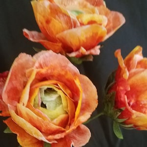 SMALL RANUNCULUS Wafer paper flowers and leaves for cake and pastry adornments