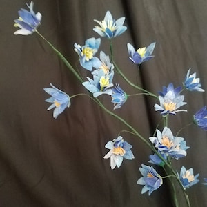 BLUE WILD FLOWER Wafer paper flowers and leaves for cake and pastry adornments