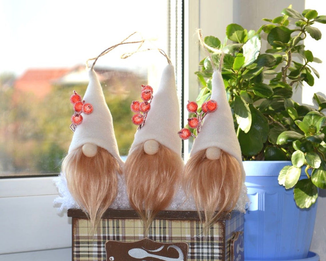 New Year Figurines Gnomes New Year Gifts, 2-Pack Handmade Resin Gnome Ornaments