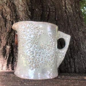 Grey thumb hold mug