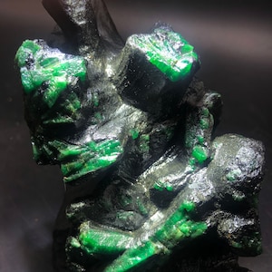 CRYSTAL Natural Emerald Complete Mineral Specimen，Christmas gift emerald ，emerald original pecimen   # A1530