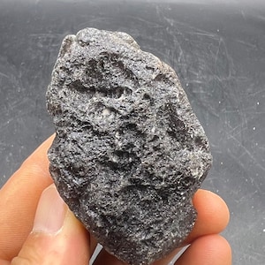 Natural Meteorite pretty complete specimen   A2362