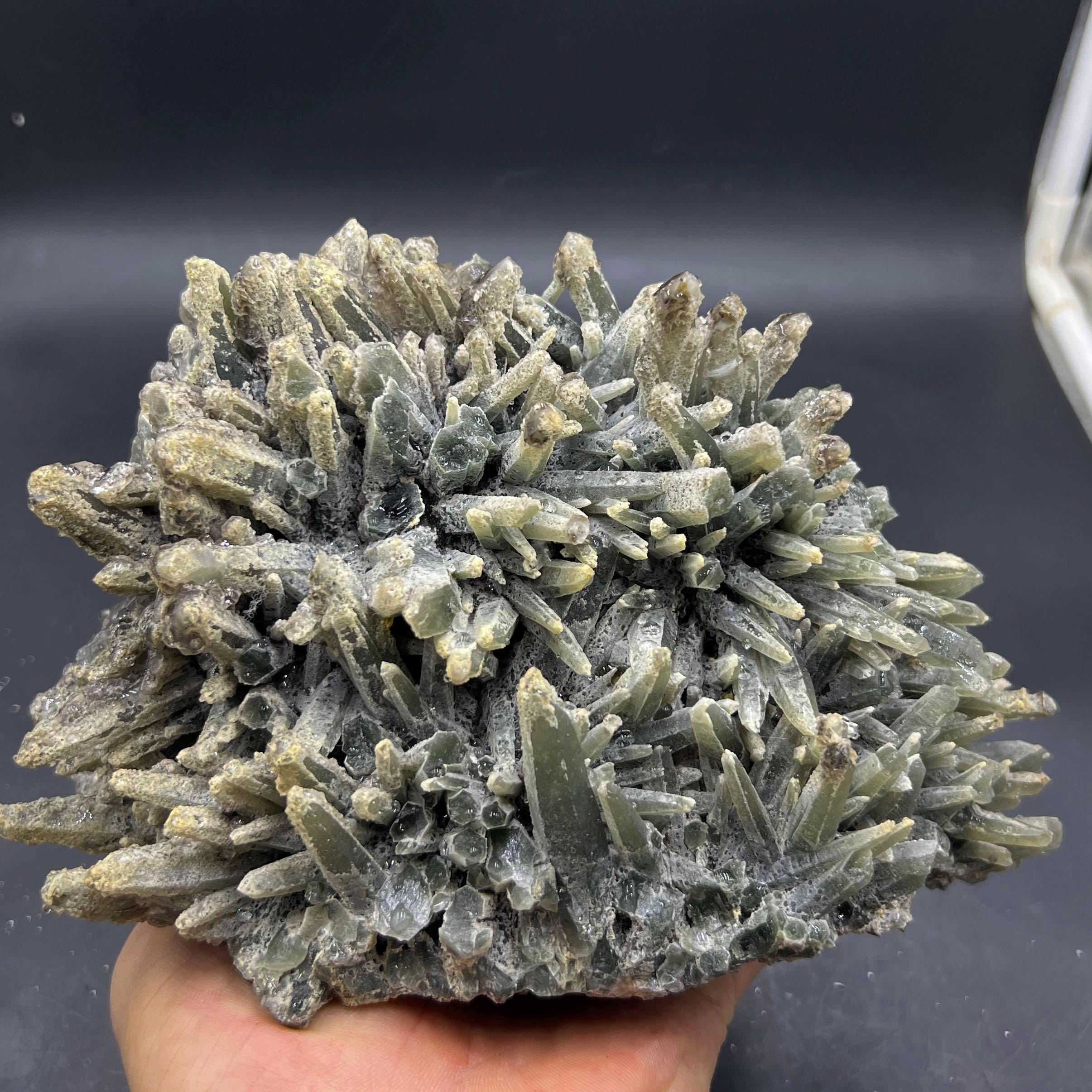 内モンゴル産の優れたグリーンクォーツクリスタルクラスター鉱物標本