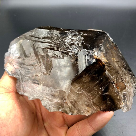大型スモーキークォーツ水晶ポイント - 天然未処理鉱物標本 A2494