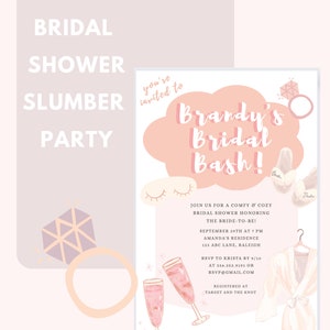 Op de afbeelding: Een roze en witte bruidsdouche-uitnodiging met de tekst "Brandy's Bridal Bash!" en details voor een slaapfeestje. De uitnodiging bevat illustraties van champagneflutes, een badjas en een ring.