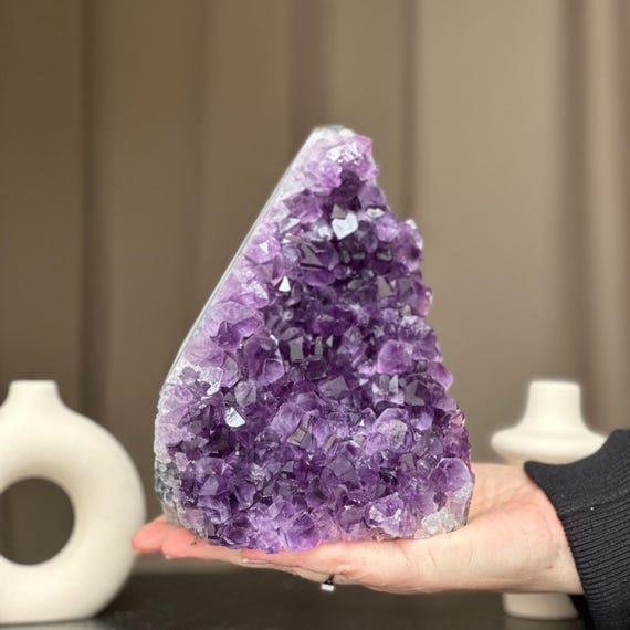 ウルグアイ産アメジスト原石クリスタルジオードクラスター：ヒーリング