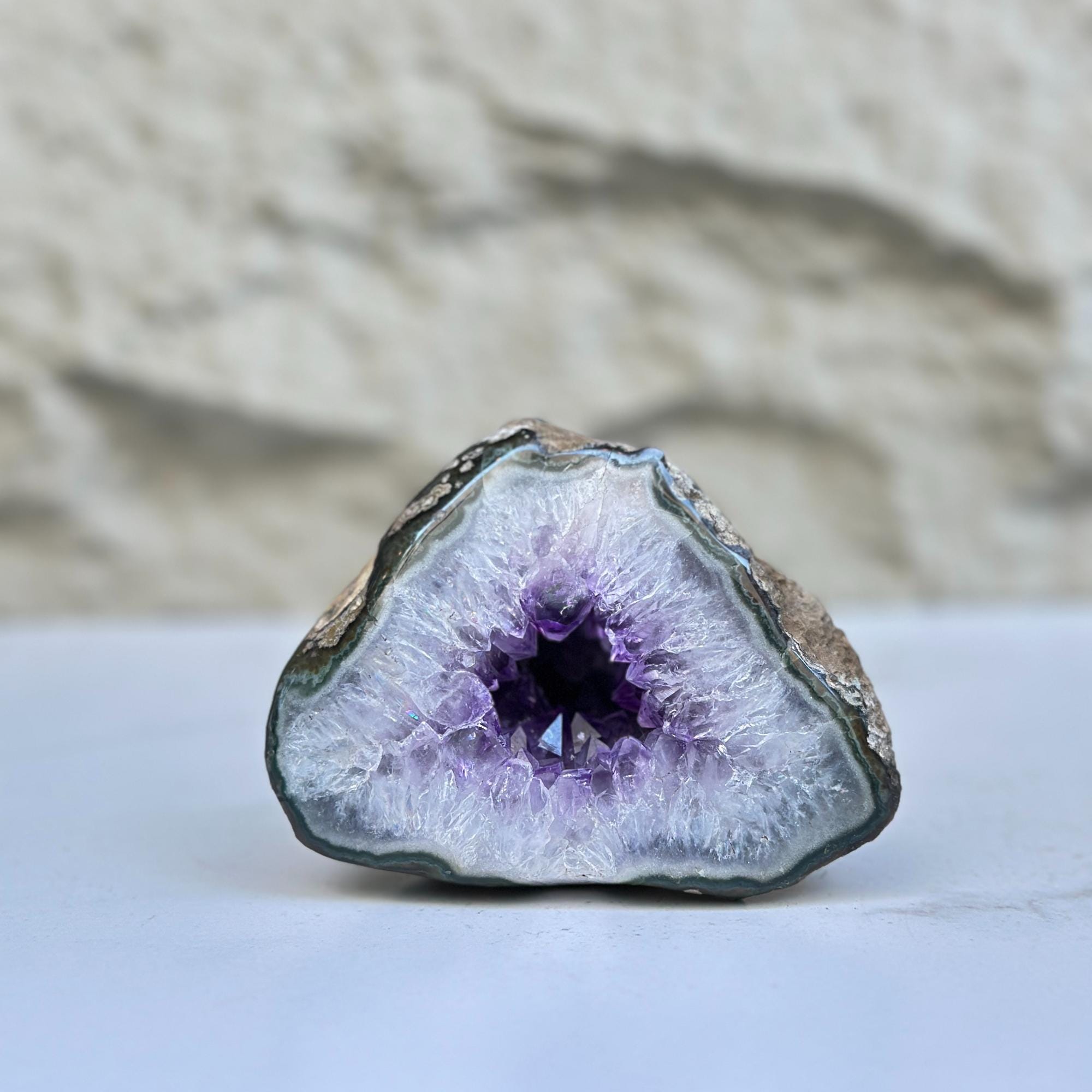瑪瑙層を持つアメジスト洞窟ジオード結晶 - Etsy 日本