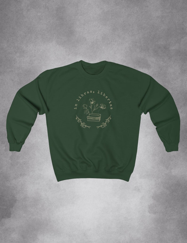 Dark Academia Clothing Bookish Sweatshirt, Indie Plus Size Literature Clothing Forest Green